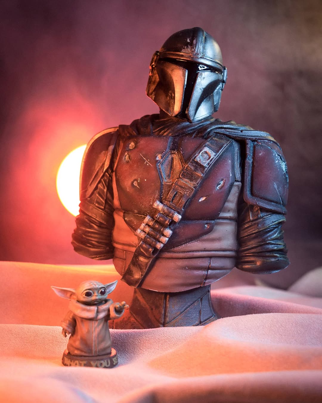 Mandalorian Bust with Grogu - Star Wars